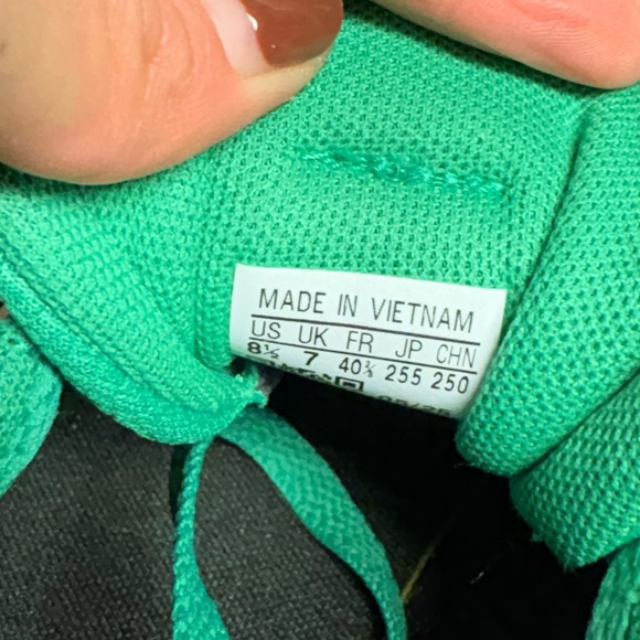 WORN ONCE Adidas Sneakers in Green and Pink - Picture 7 of 7